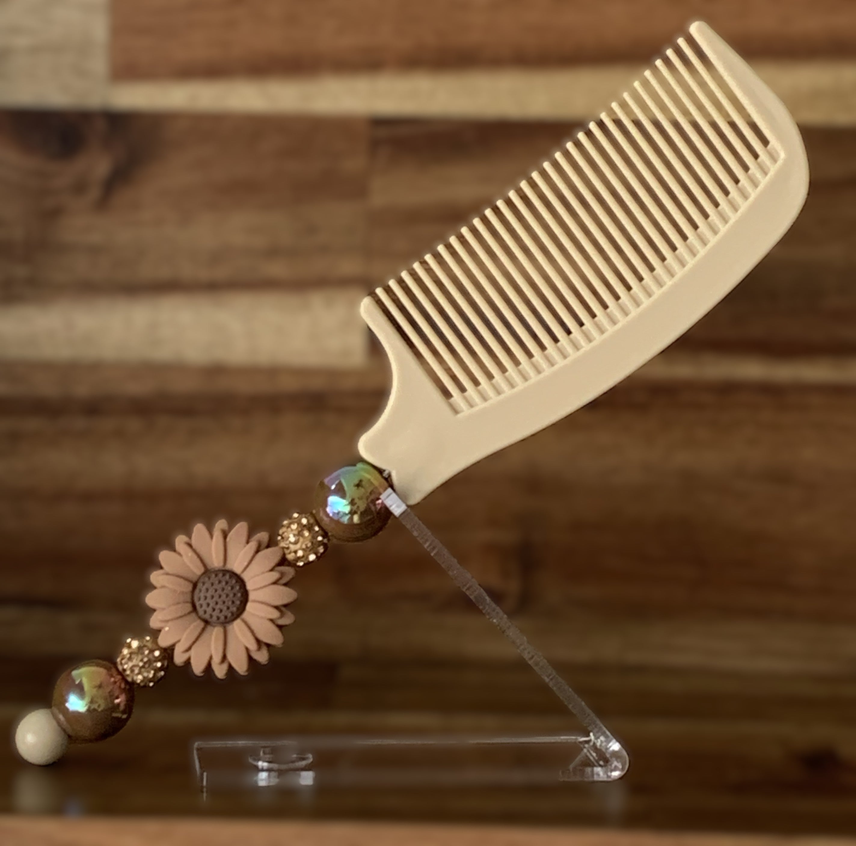 Cream Blush Daisy Charm Beaded Comb