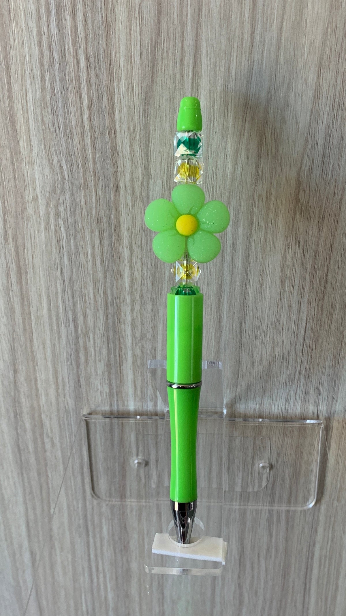 Handmade Lime Green Daisy Beaded Pen – Bright & Cheerful