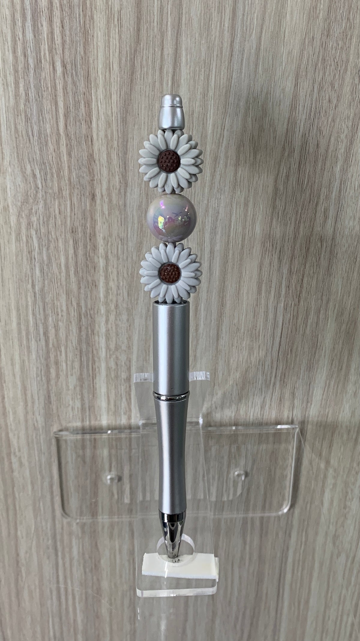 Handmade Daisy & Iridescent Pearl Beaded Pen - Silver & White
