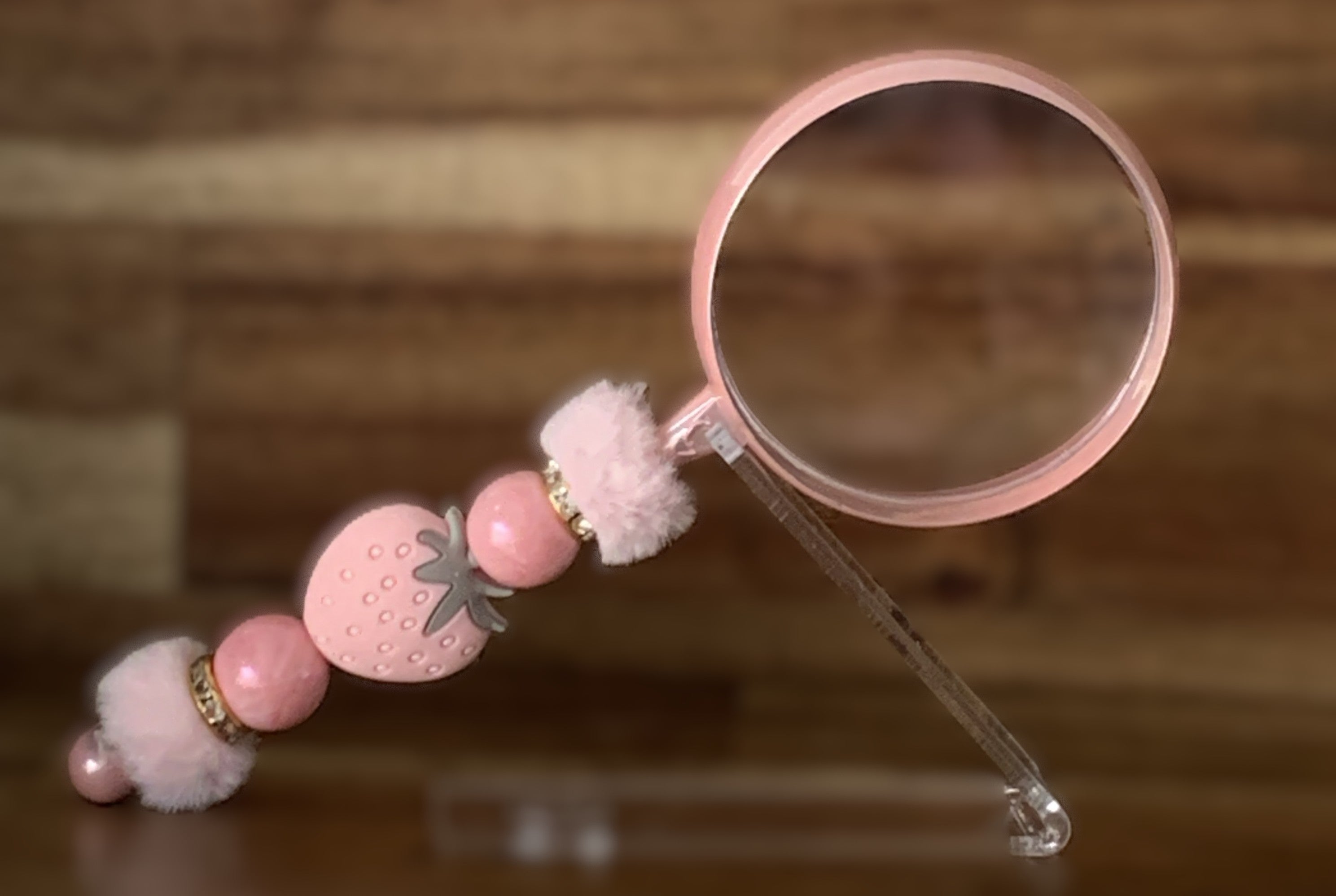Beaded Magnifying Glass – Strawberry