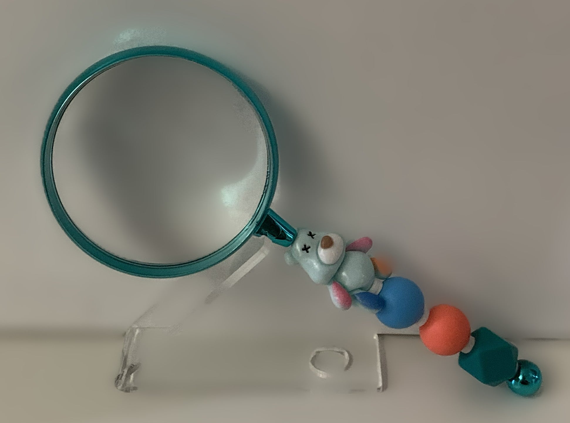 Beaded Magnifying Glass – Cool Bear