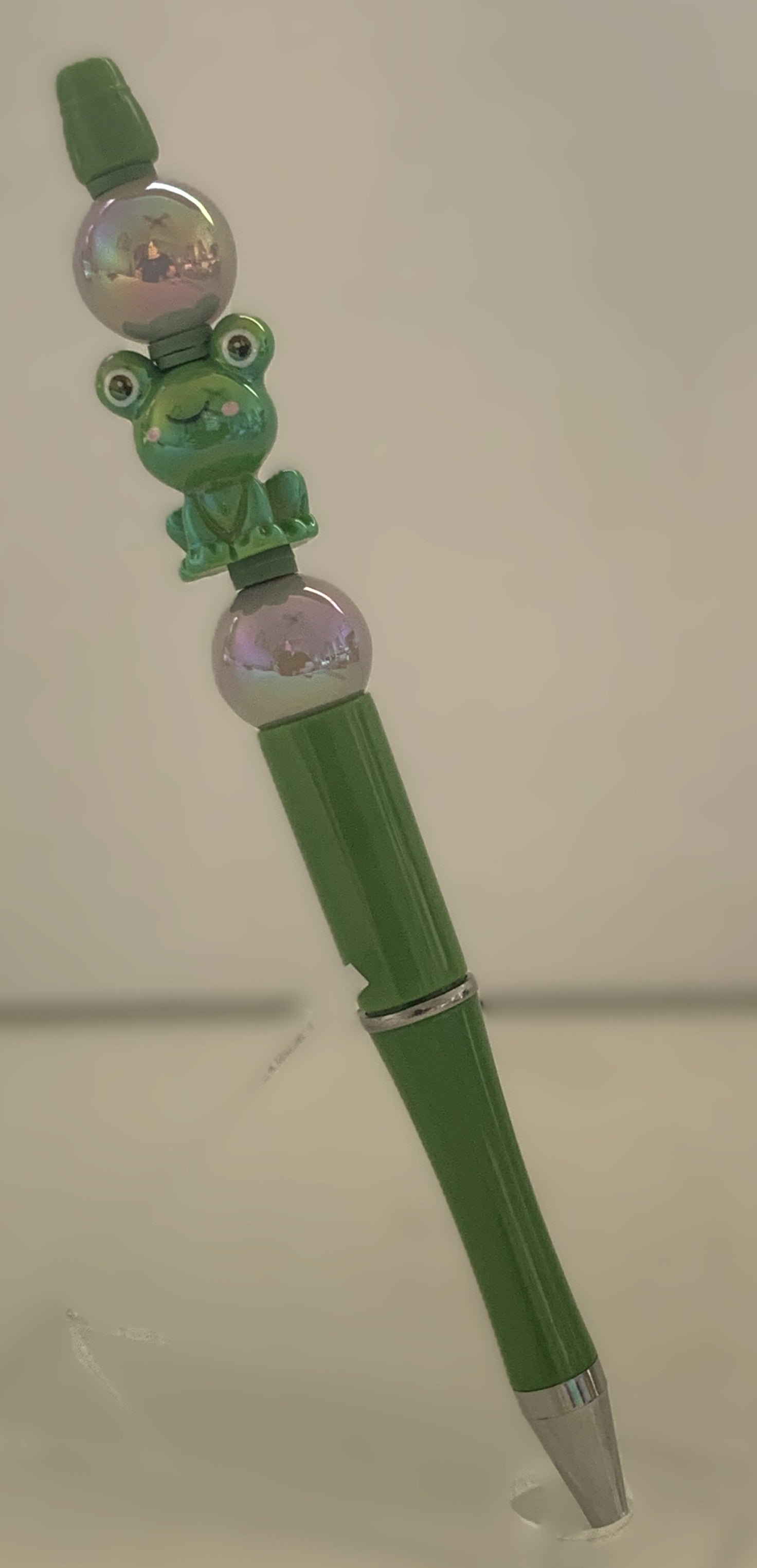 Handmade Frog Charm Iridescent Beaded Pen – Forest Green