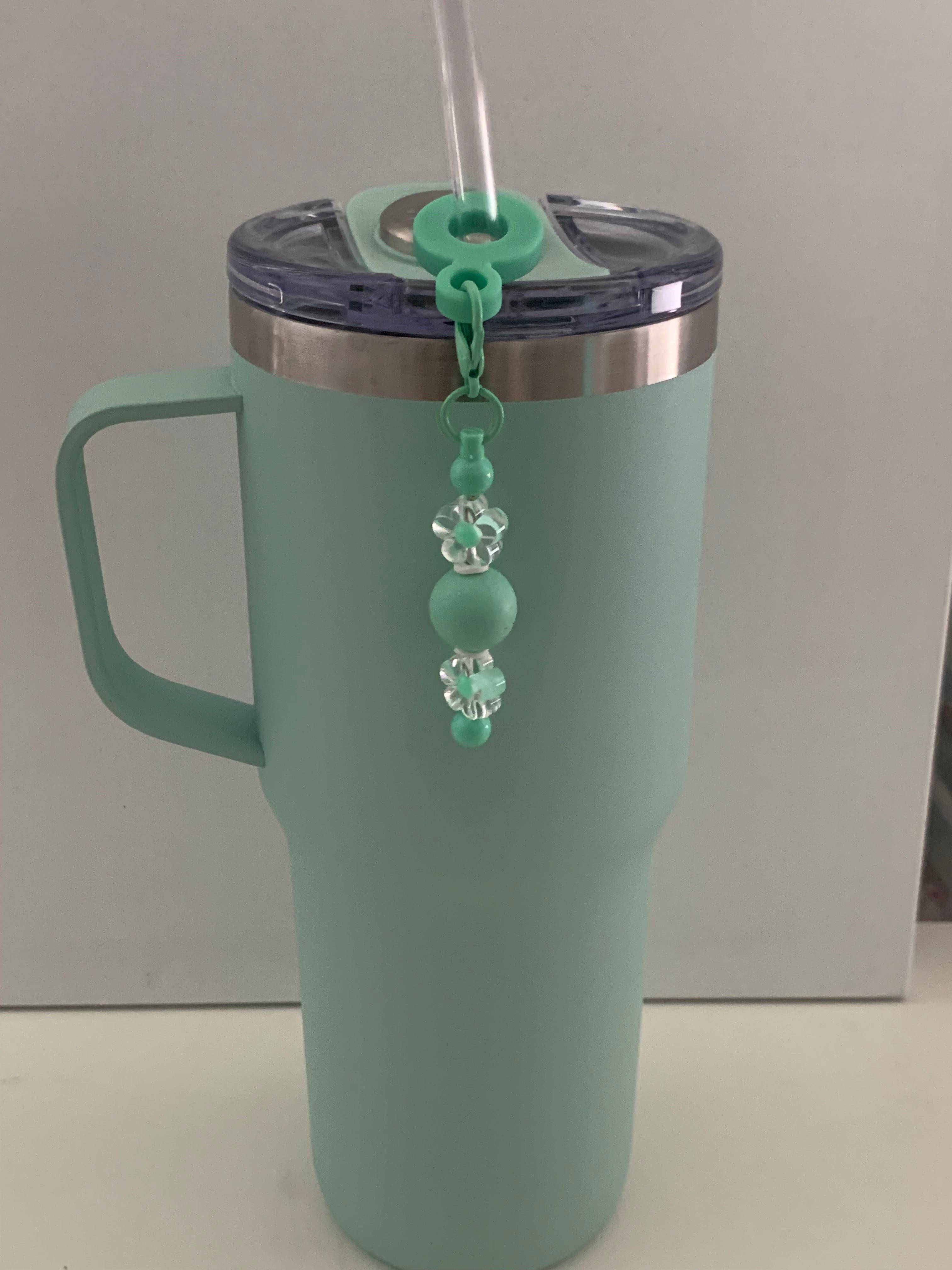 Straw Charm – Mint Green with Clear Daisy Flower Beads