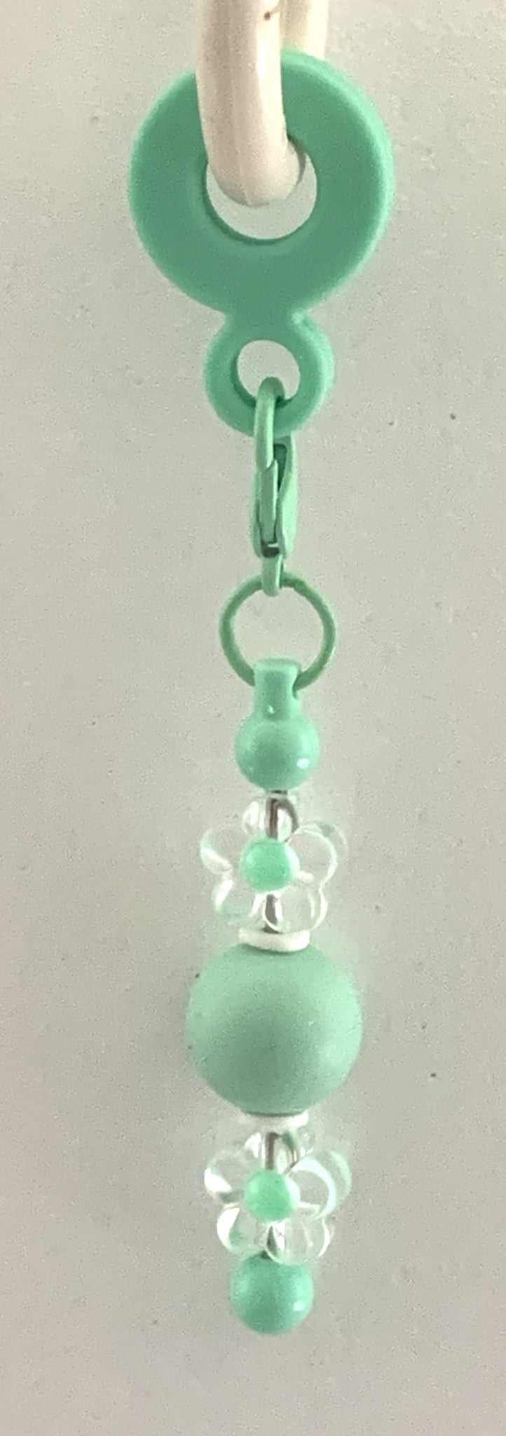 Straw Charm – Mint Green with Clear Daisy Flower Beads
